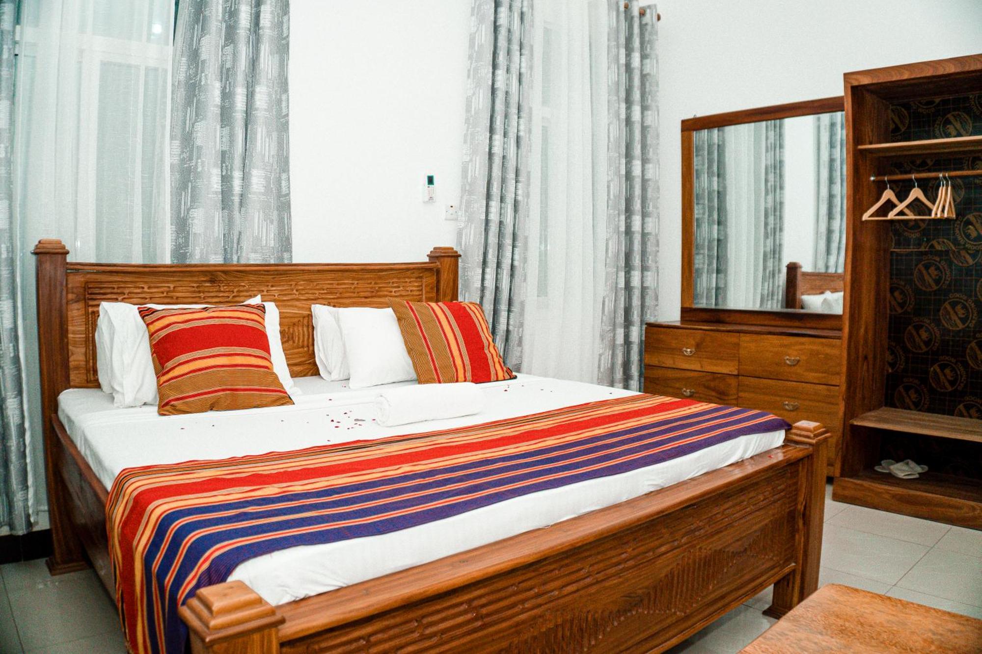 64 Zenj House Luxury Airport B&B Mbweni Dış mekan fotoğraf
